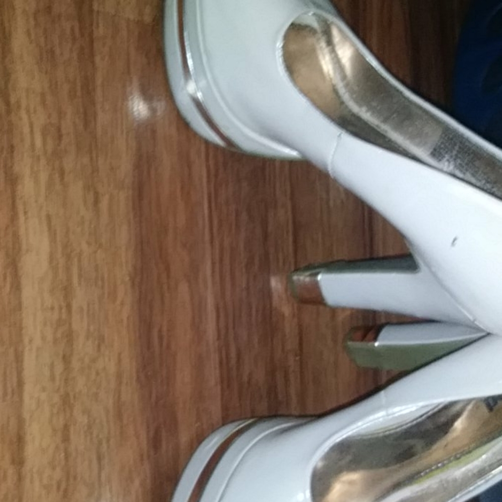 Cream Heels - Picture 2 of 3
